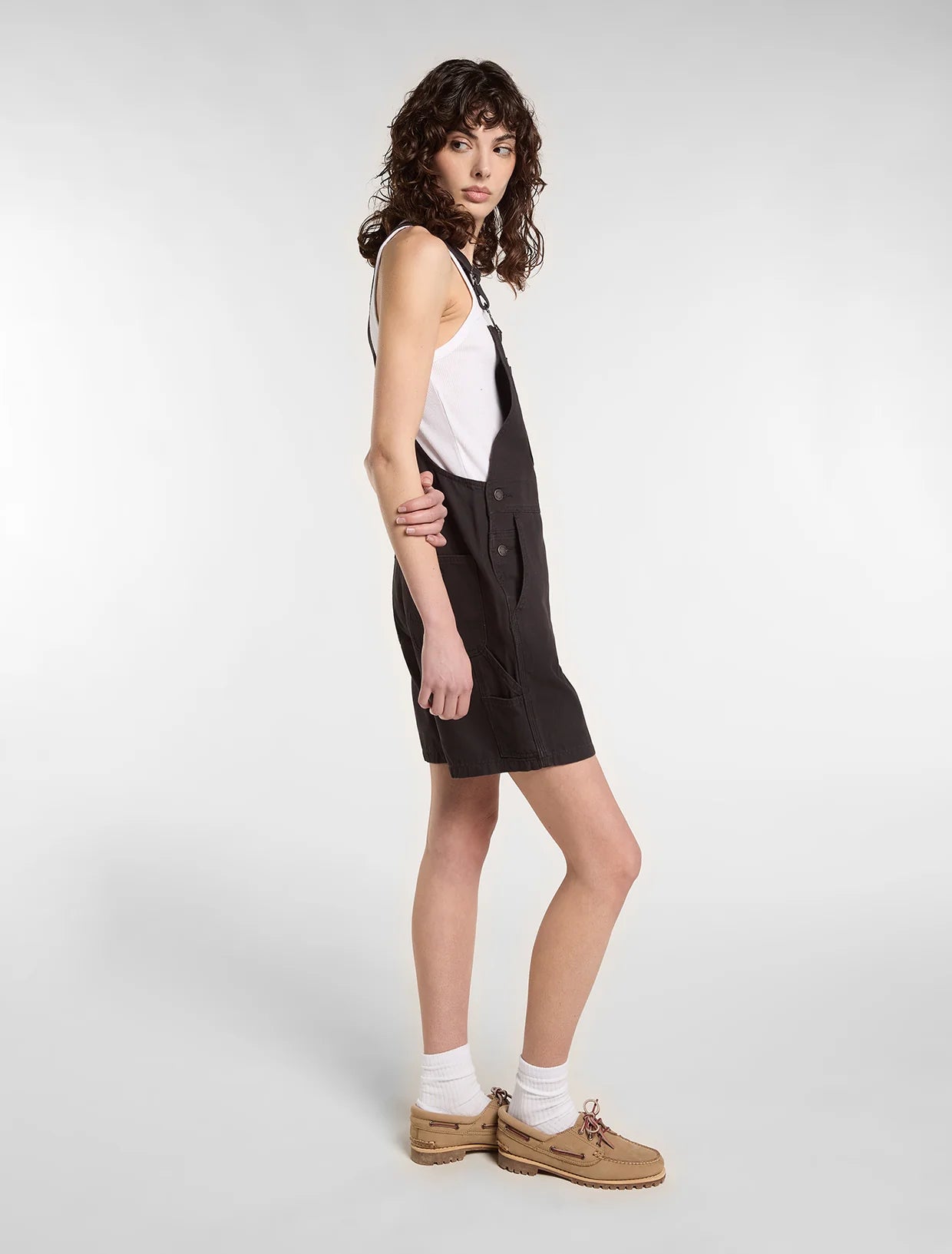 DICKIES | LIGHTWEIGHT CANVAS SHORT BIB W | אוברול קצר נשים וי .אפ ישראל (אפראל) בע"מ