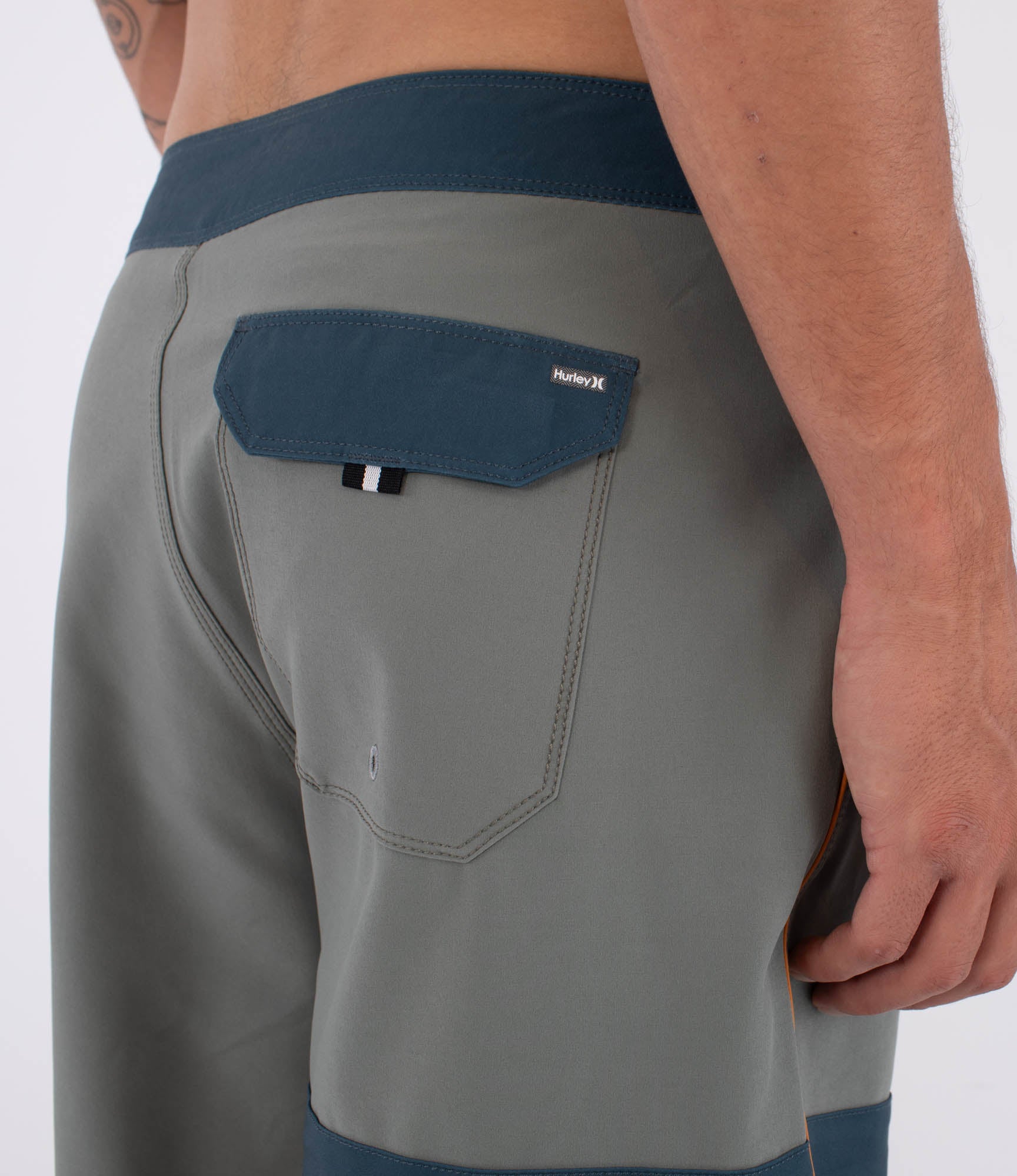 HURLEY | PHANTOM ECO BLOCK PARTY SOLID 18 GREY | מכנס גלישה בגד ים 911