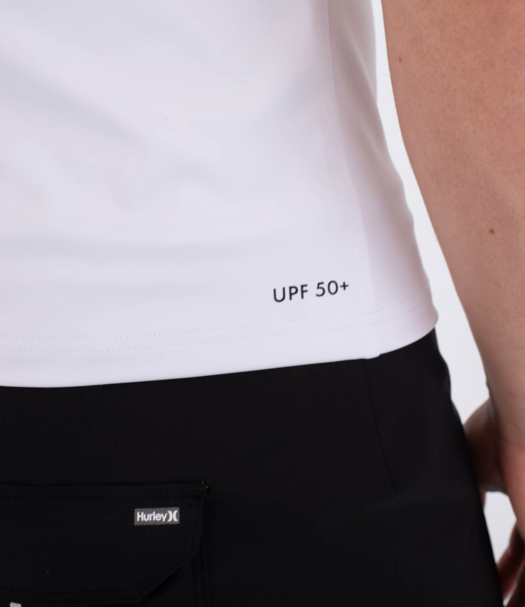 HURLEY | RASH SLIM FIT ICON CIRCLE SS | חולצת לייקרה לבנה 911