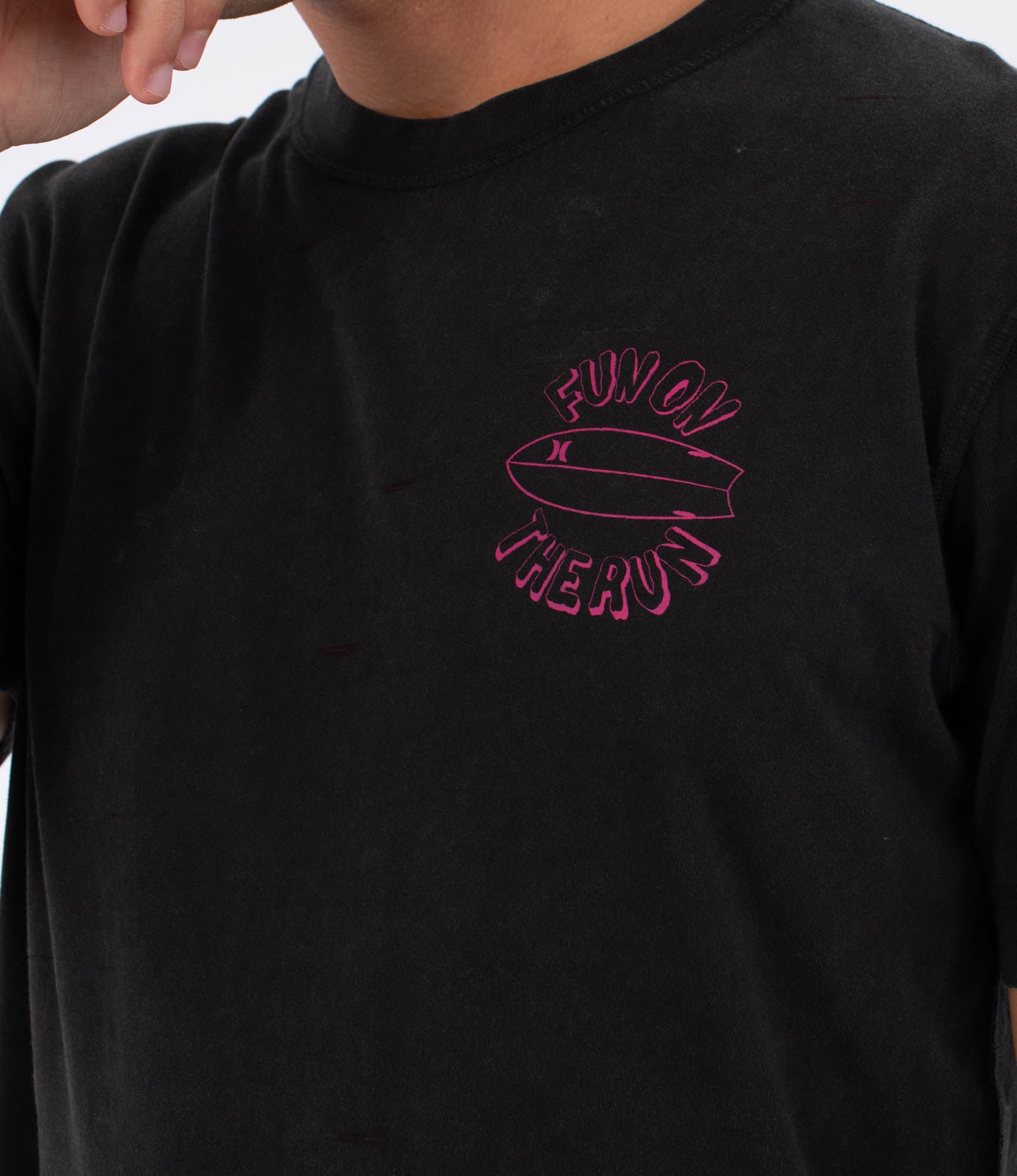 HURLEY | M SIDER BP SS TEE | חולצה שחור קצרה 911