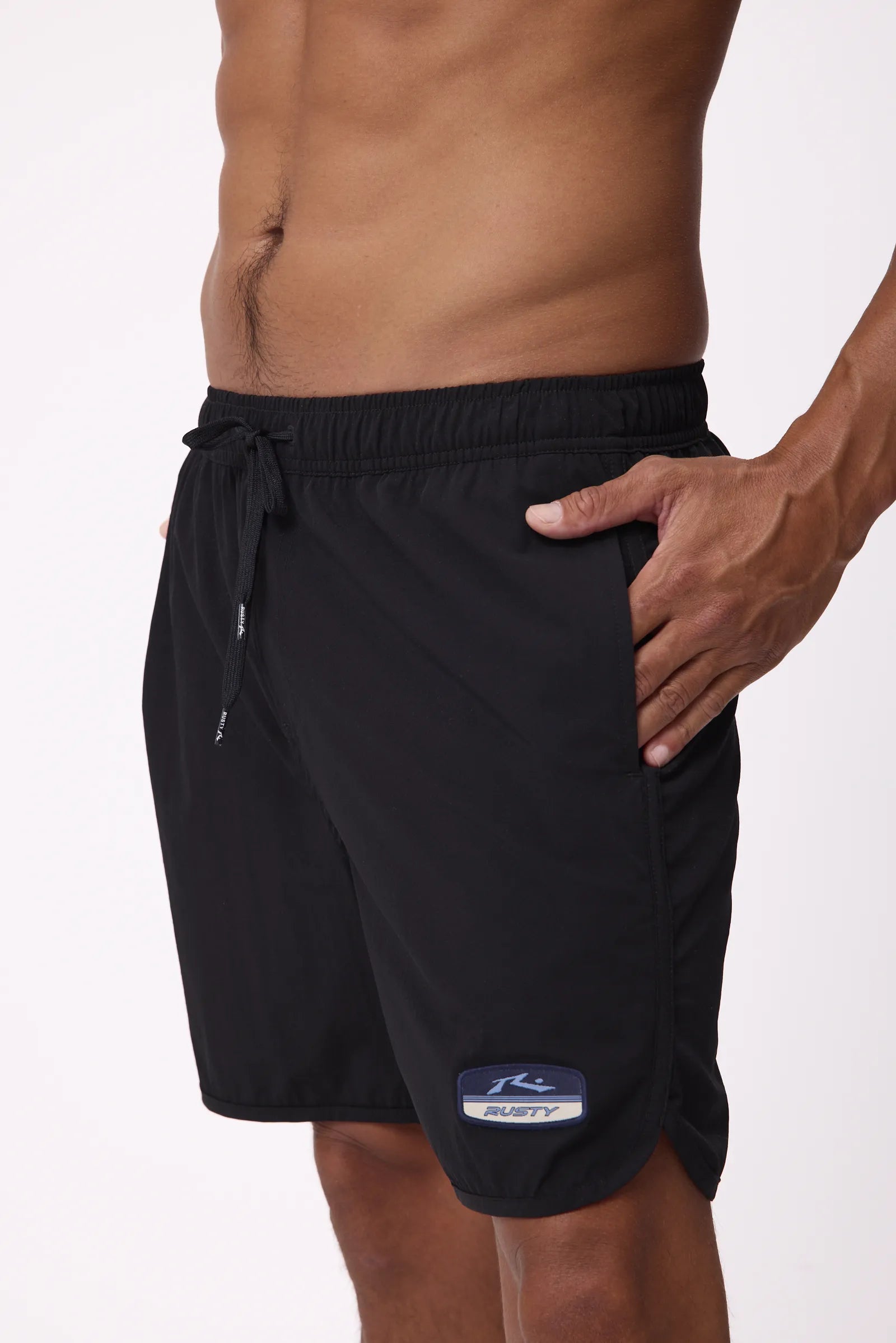 RUSTY | SHORT QUIJOTE BLACK | מכנס ספורט ובגד ים אוריונקה