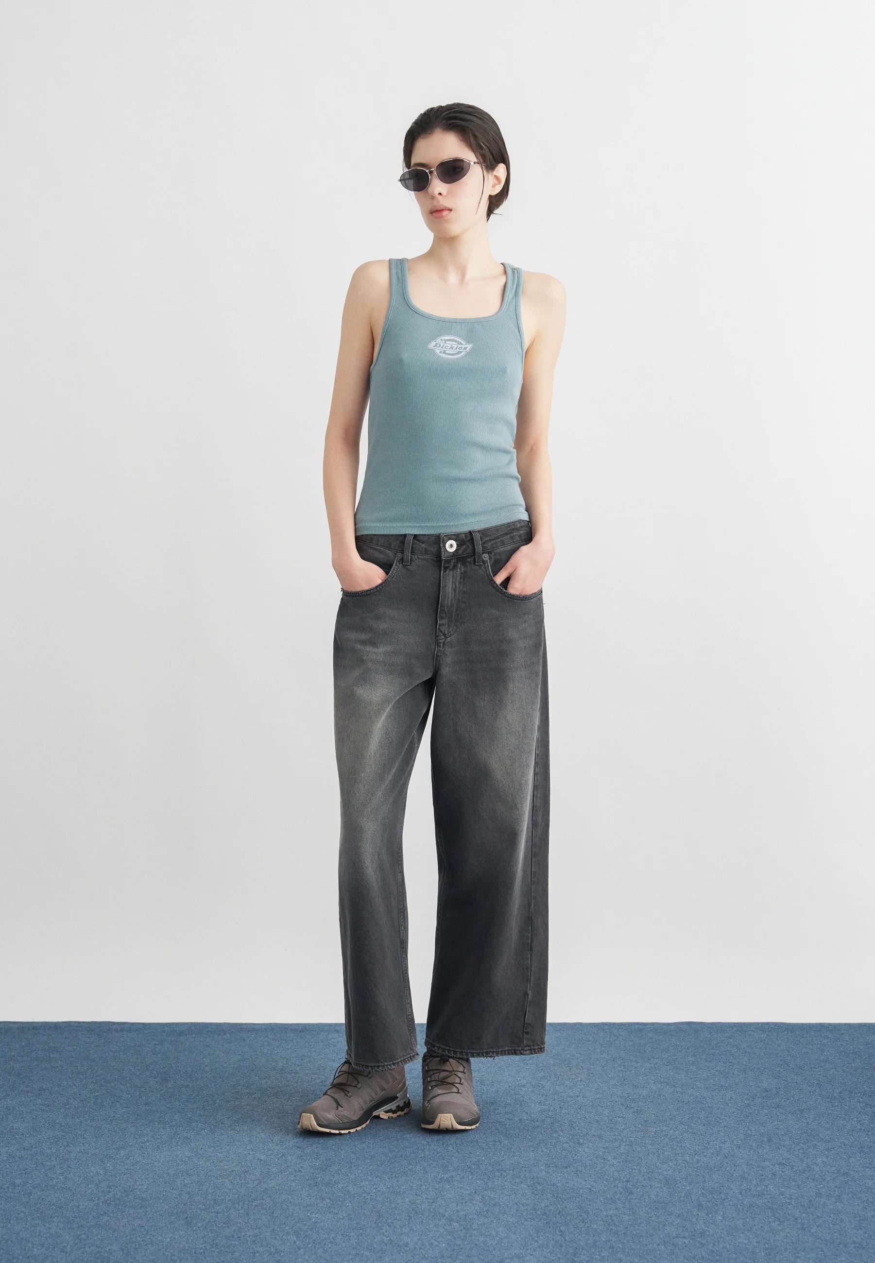 DICKIES | PLAINVILLE TANK TEE W | חולצה קצרה נשים וי .אפ ישראל (אפראל) בע"מ