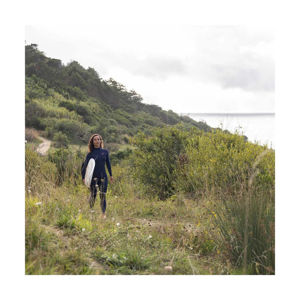 SOORUZ | FLY+ BZ NAVY 4/3 WOMEN 23 | חליפת גלישה נשים סגירה אחורית דוגית